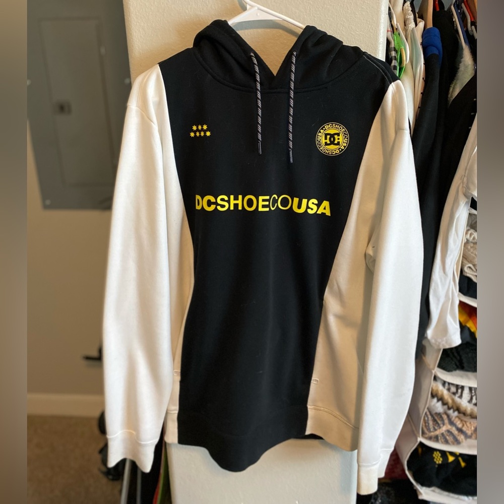 DC Dry Tech winter snowboard hoodie